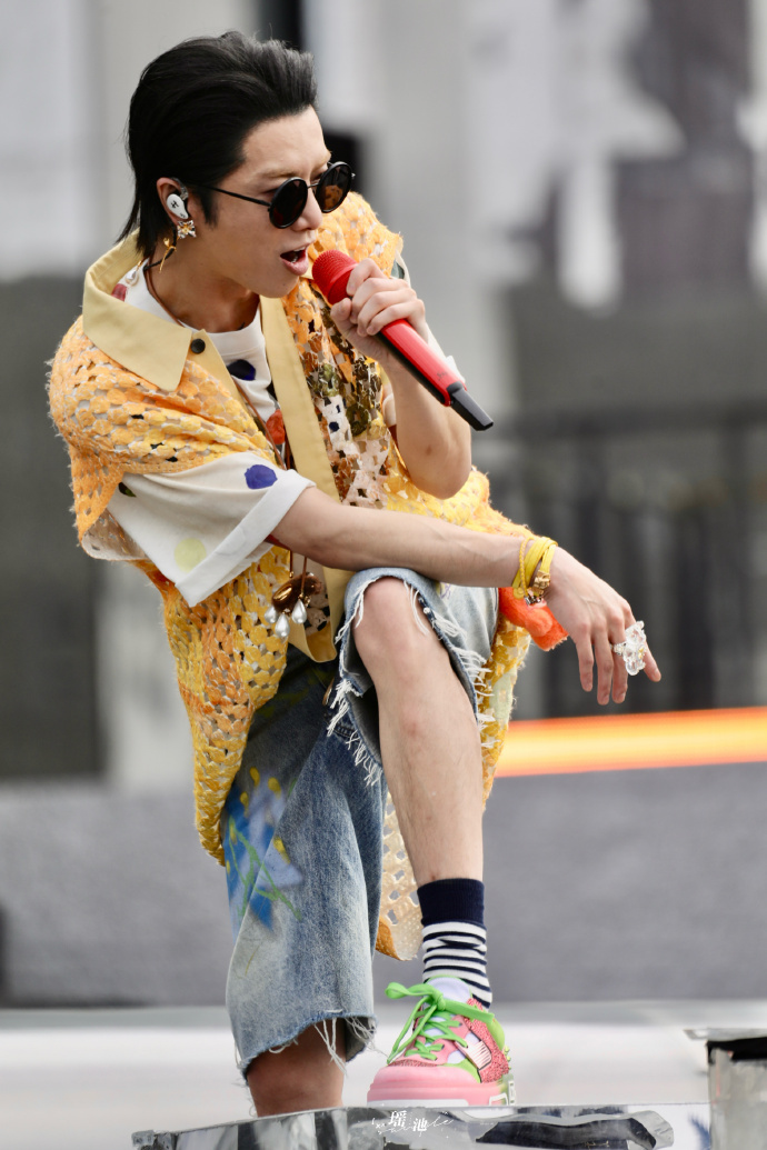 华晨宇巡演请吃炒饭第一人 Oh my god，每一次都能从华晨宇的身上收获到无与