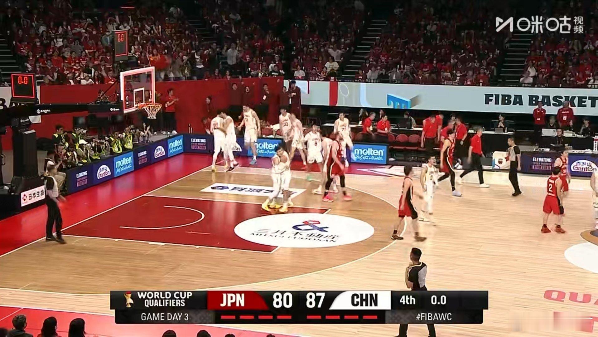 中国男篮vs日本男篮 一场装都不装明着8打5的比赛，最后就差直接给主队加分了但是