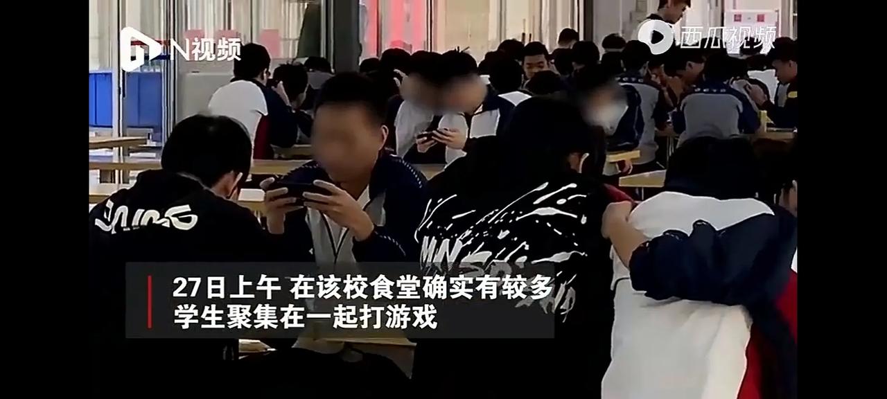 北方某职业技校要求没课时间段，学生也不能呆在宿舍。它的初衷可能就是为了防止学生在