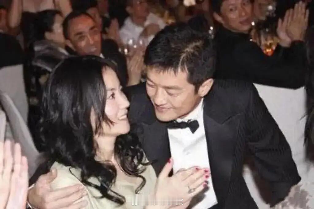 当年王菲李亚鹏满眼都是爱和情 