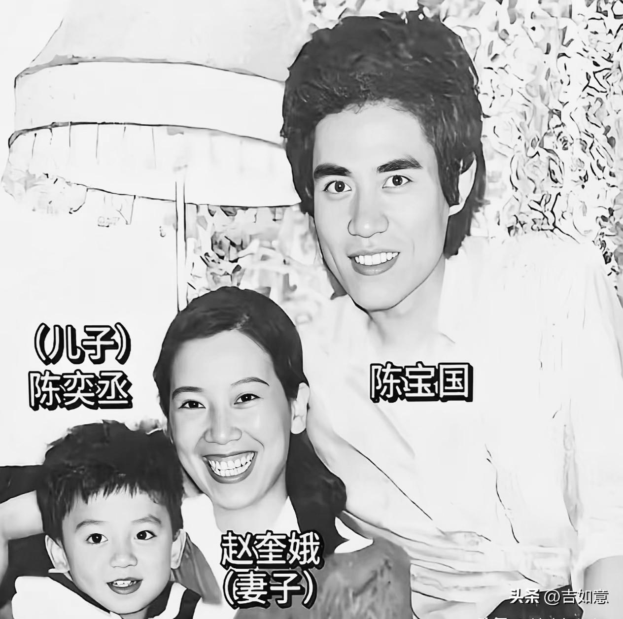 刷到陈宝国老师早年和妻儿的全家福，那时候儿子才四岁上下，软乎乎地黏在夫妻俩身侧，