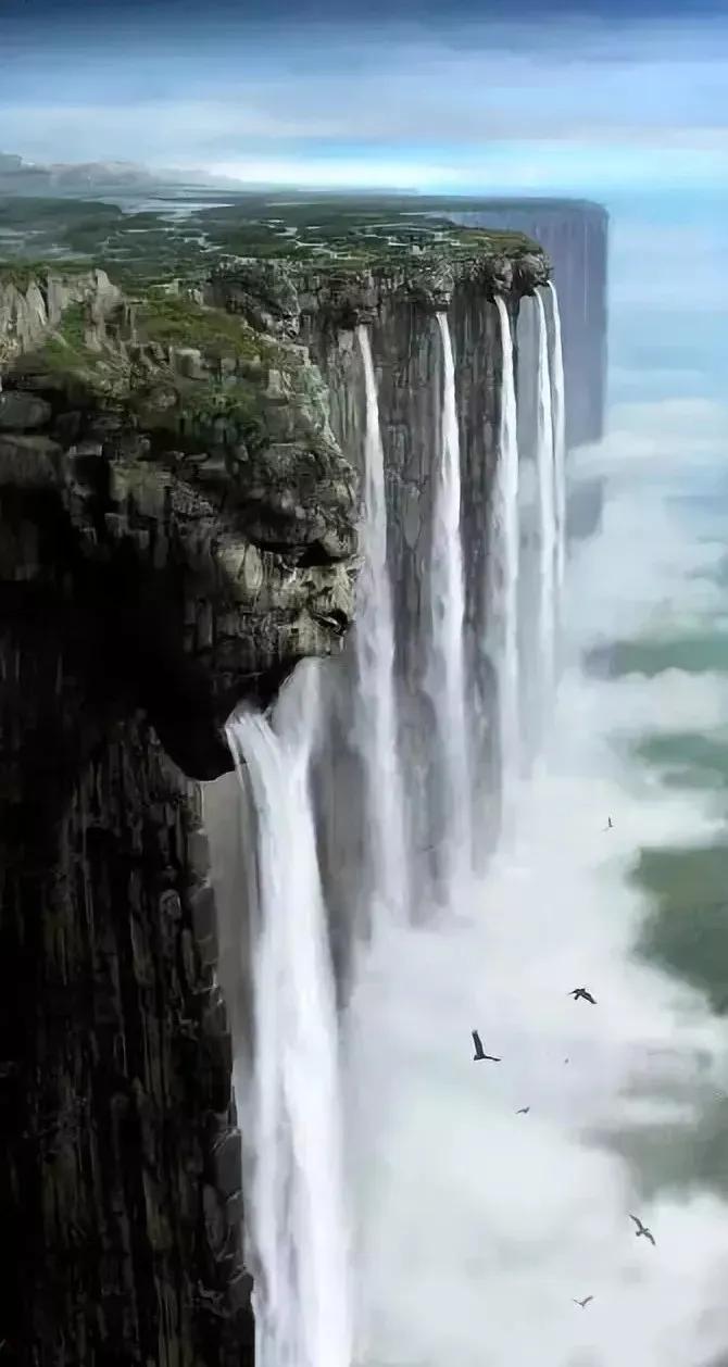 鹧鸪天   听涛
文/李耀海
谁抚惊涛大海弦，
铿锵顿挫瑟琴喧。
静如万马奔荒野