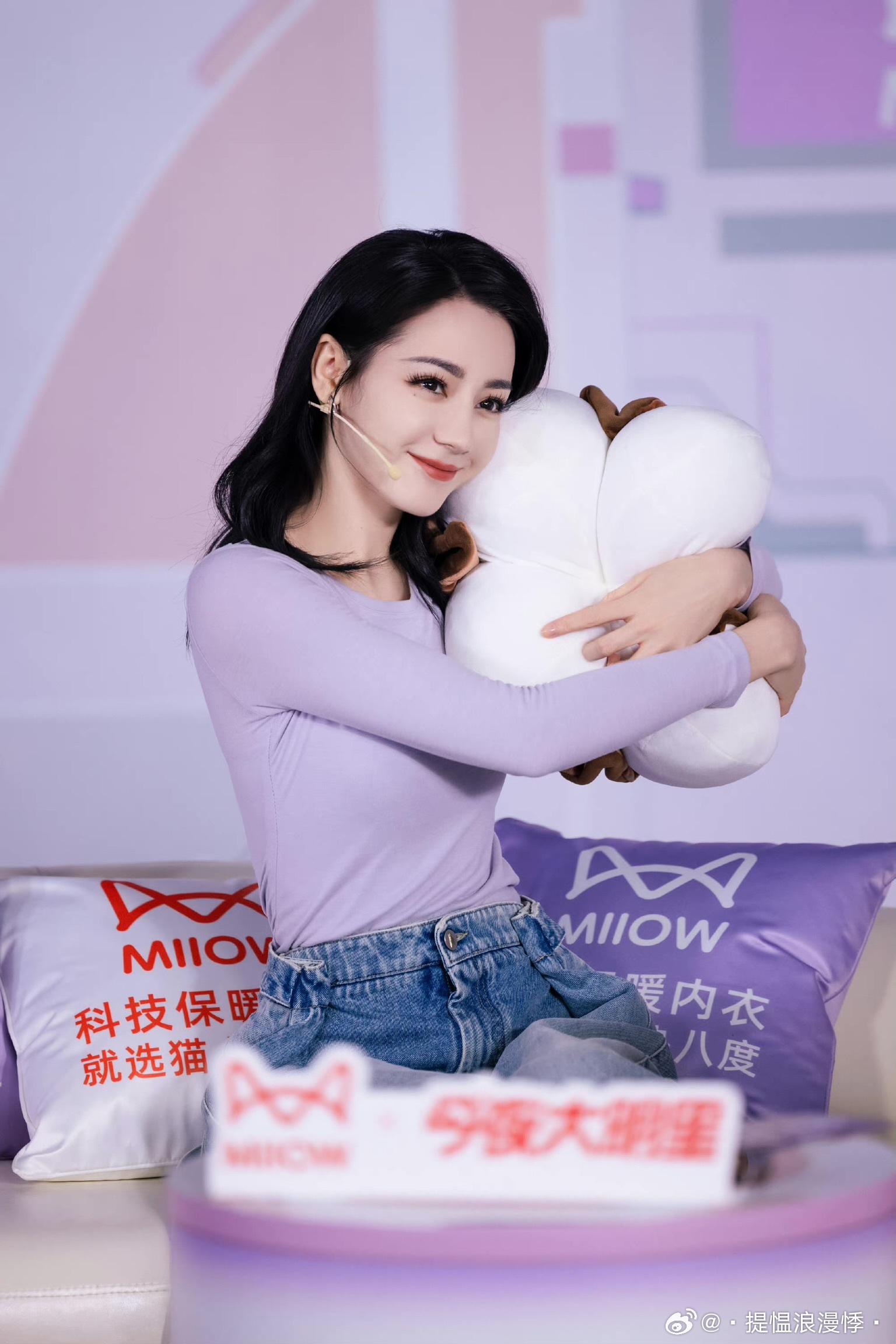 迪丽热巴卫蓝dlrb迪丽热巴女足钰珑 想变成陨石 在宇宙中游荡 然后砸进你的世界