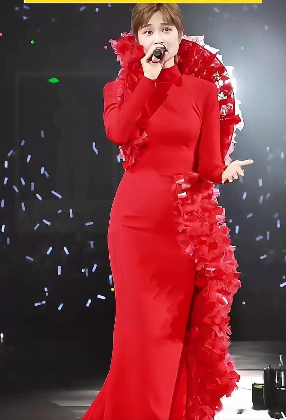 哪怕是李宇春，也逃不过“春节胖五斤”的定律！

普通人过年管不住嘴，明星也一样啊