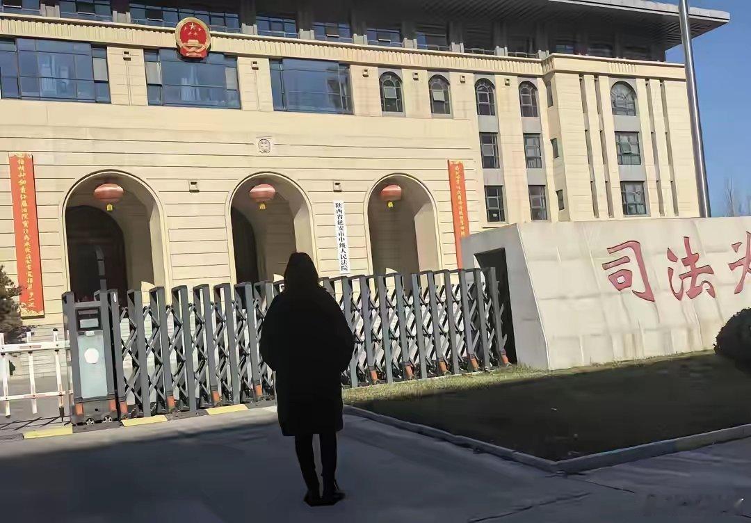 入室抢婴案家属称找到其他被害人人贩子干这事儿，真是缺了大德没底线，就盼着法律能给