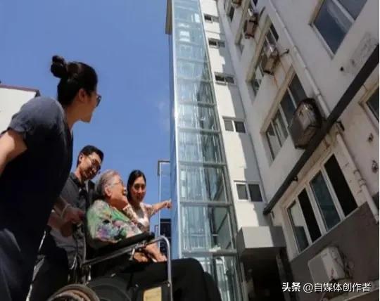 广州一男子反对装电梯，建成后想补1万9用梯被拒，邻里反目闹上法庭，老旧小区装梯难