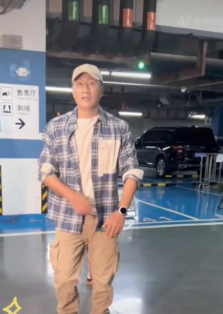胡军，越来越招人喜欢，喜欢他在归队里的演技，也喜欢他的日常穿搭……

这一次的日