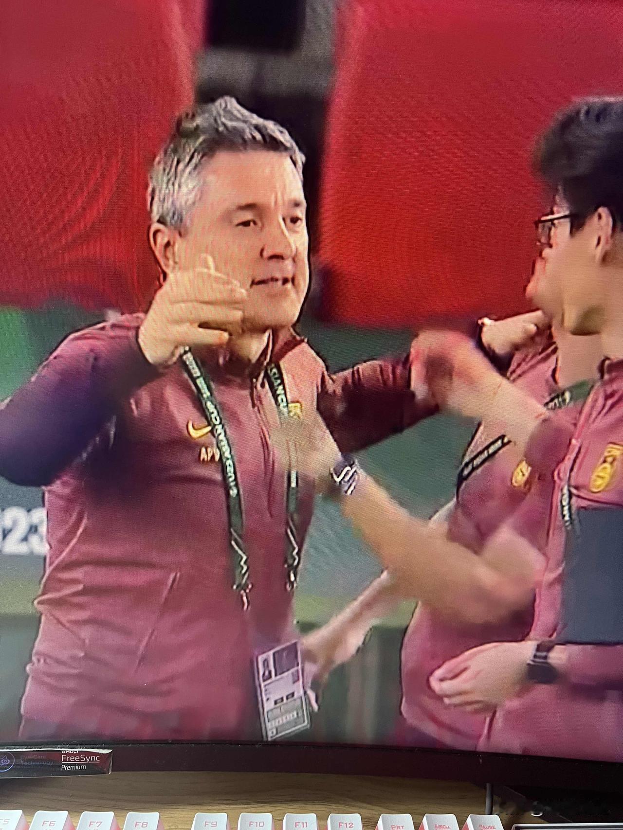 安东尼奥！
神了！
排兵布阵！
如有神助！