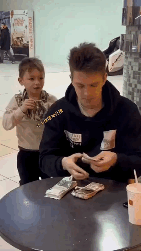 小哥哥：我忍你很久了。