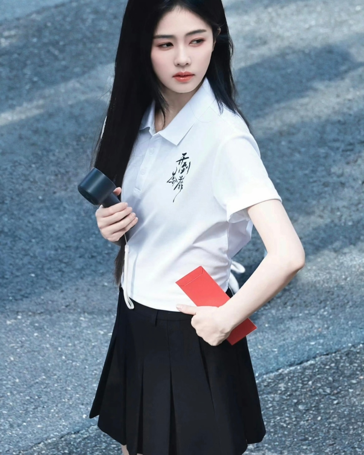 白鹿给王韵娜上户口白鹿为新剧修改主页 谢谢 我们韵娜也是大家族里的一员啦白鹿