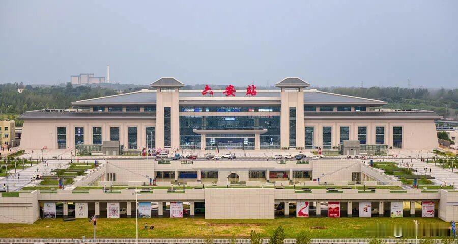六安市目前运营的火车站有5座，分别是：
1、六安站  
位于六安市城南行政中心区