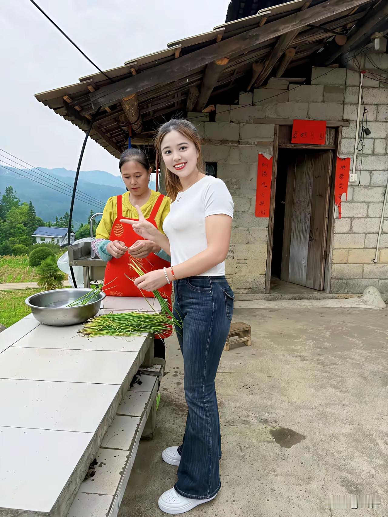 两位姐妹在户外准备做饭。