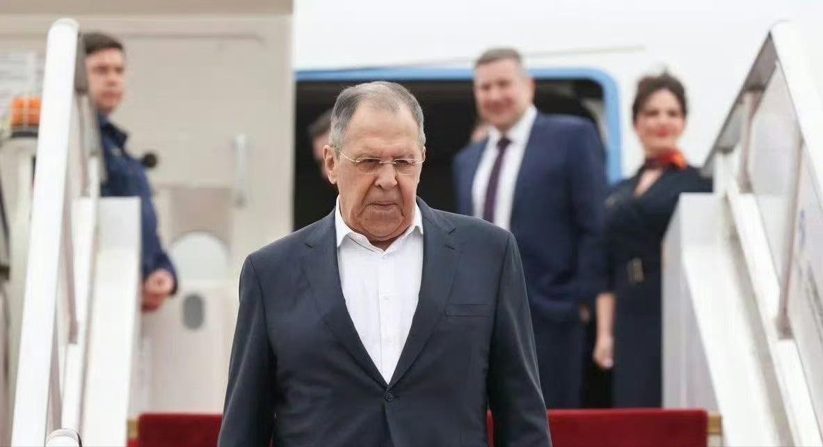 快讯！快讯！
就在刚刚，俄罗斯外长拉夫罗夫抵达北京了，接下来这几天就开始对中国进