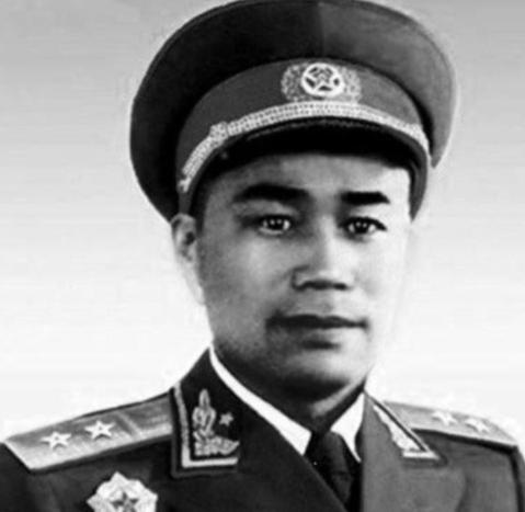 1965年，与小姨子发生情感纠葛，最终离婚的王近山，被撤职到农场生活，之后重返军