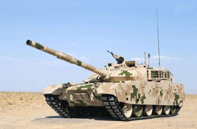 巴民众拍到VT坦克向边境集结  VT-4型主战坦克全长7.2米，宽3.4米，高2