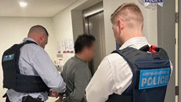 惨无人道！印尼一名17岁的少女，因为想改善家庭生活，轻信陌生人的高薪务工承诺，孤