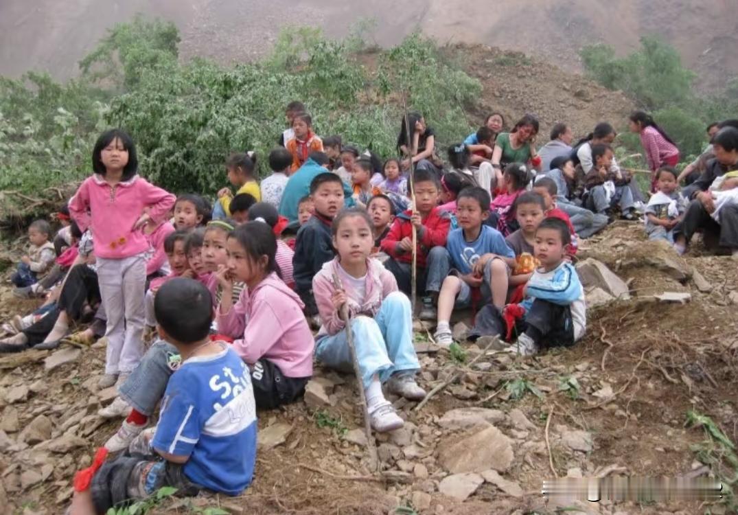 今天是512特大地震纪念日！硬盘里很多很多照片，但大多数都没勇气打开第二次…图上