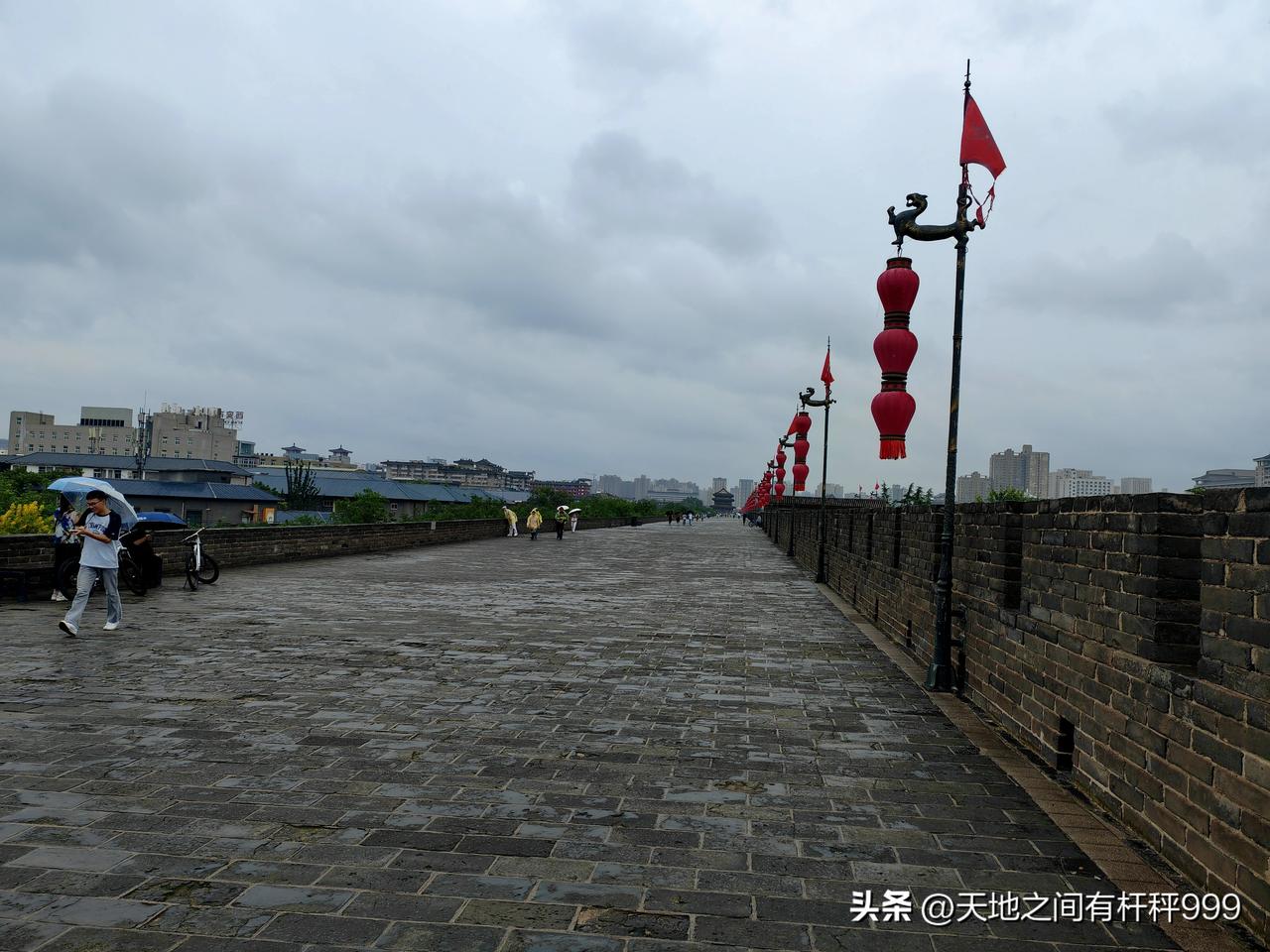 特别通透的一段话
不要把自己逼到抑郁，也不要把自己气得一身病。所有的事情，除了生