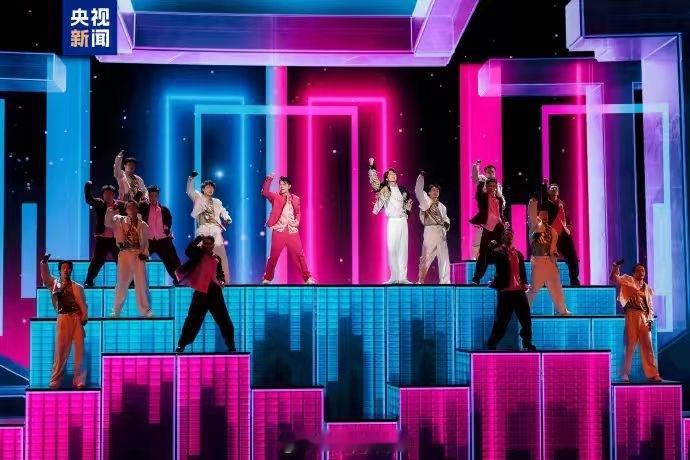 艾特千问扒春晚同款真好使不止是看晚会，更是玩转科技！作为春晚最强AI搭子，用智能