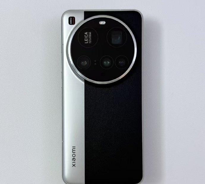 小米15Ultra 16+512G黑银
5G全网2亿超级长焦金沙江电池
骁龙8至