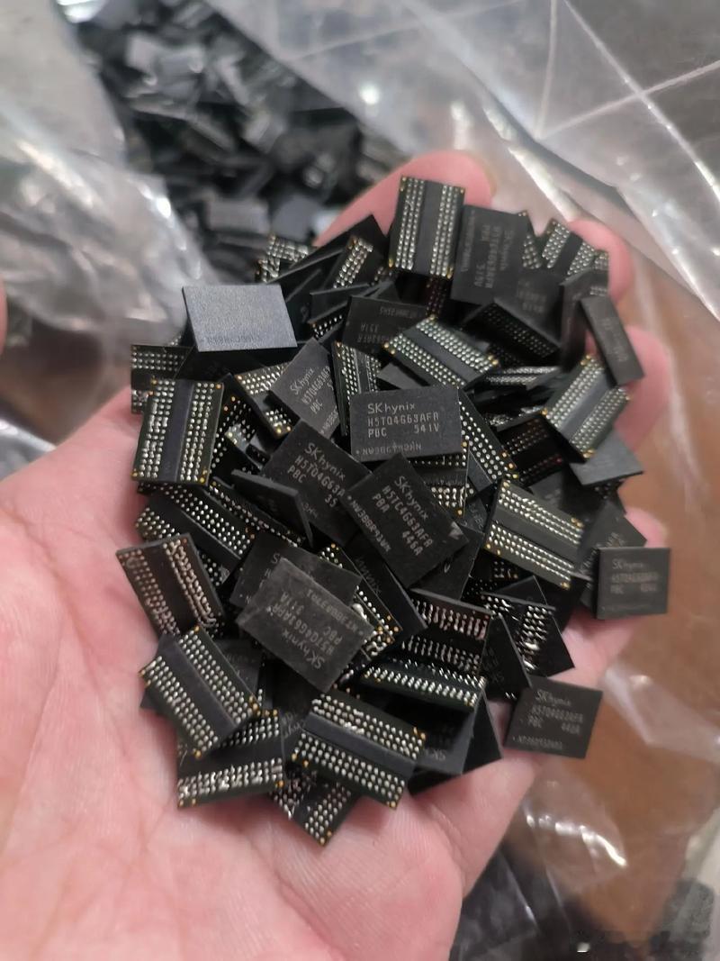 手机内存是金子做的吗感觉今年的手机内存价格上涨厉害，不过去年就说过会涨，主要也是