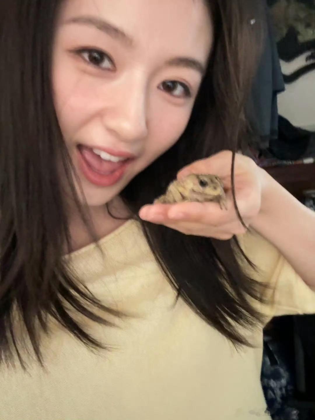 海岛舒服日志 看李兰迪抓青蛙这段笑疯了，一边尖叫一边反复观看，这反差感绝了！杀青