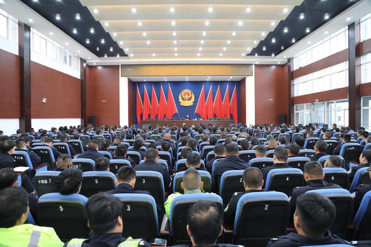 不知道你发现没有，辅警开会和加班特别频繁。

这其中主要受三大因素的影响：

一