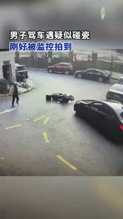 宝马车前电动车无接触摔倒，车主需赔偿？交警判定亮了……
 
行驶途中突遇电动车倒