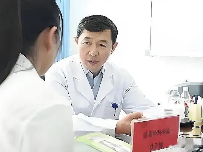 53岁医疗大佬突上热搜！
哈佛深造+院长头衔
终究栽在