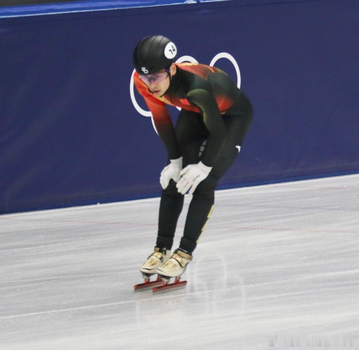 刘少昂鼓励队友往前看当遗憾降临，有人选择低头，有人选择并肩。刘少昂在赛后的发言，