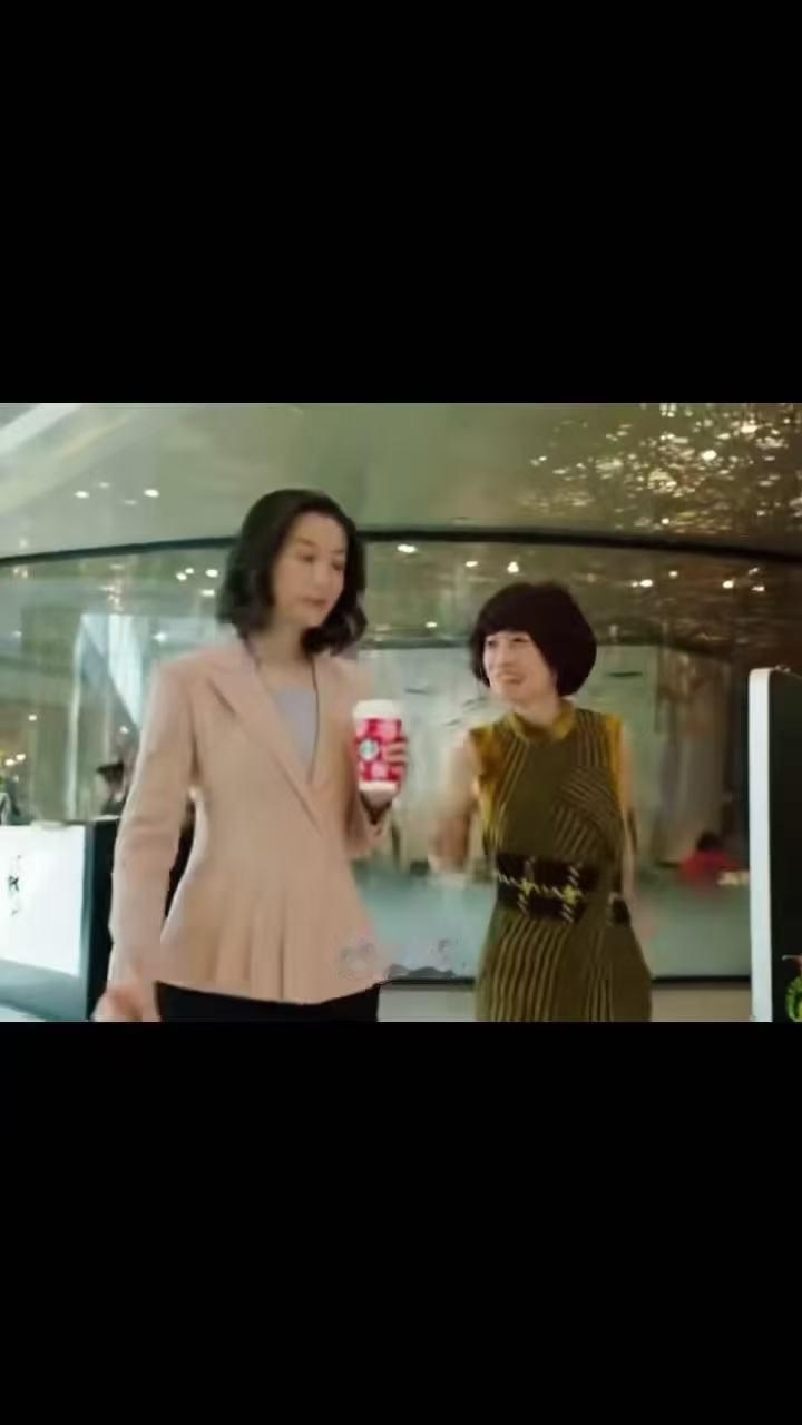 娱乐[超话] 樊振东也看我的前半生 马伊琍看樊振东那眼神，跟紫薇看东儿一模一样，