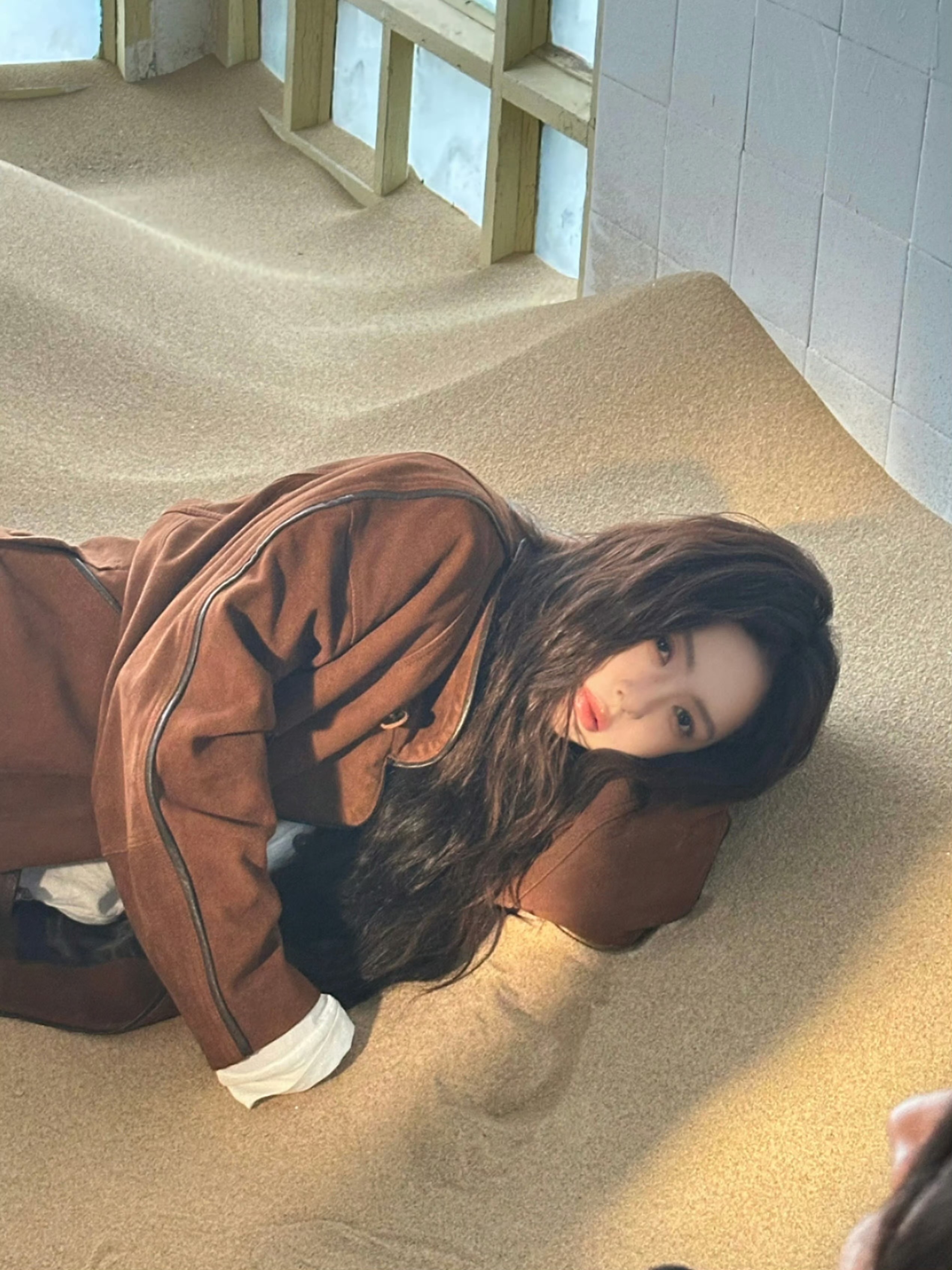 蔡文静罗迅蔡文静胜利的滋味 谁能拒绝的弯弯笑眼！沙地上的随性躺卧、金鱼缸后的灵动