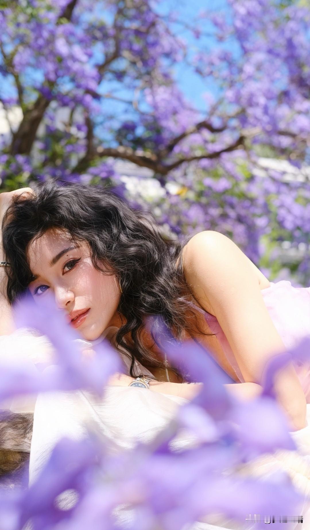 在紫色的花海中，遇见最美的自己。