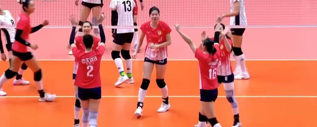 全运女排1/4决赛：江苏3-0横扫辽宁 七连胜晋级四强 11月17日，全运会排球