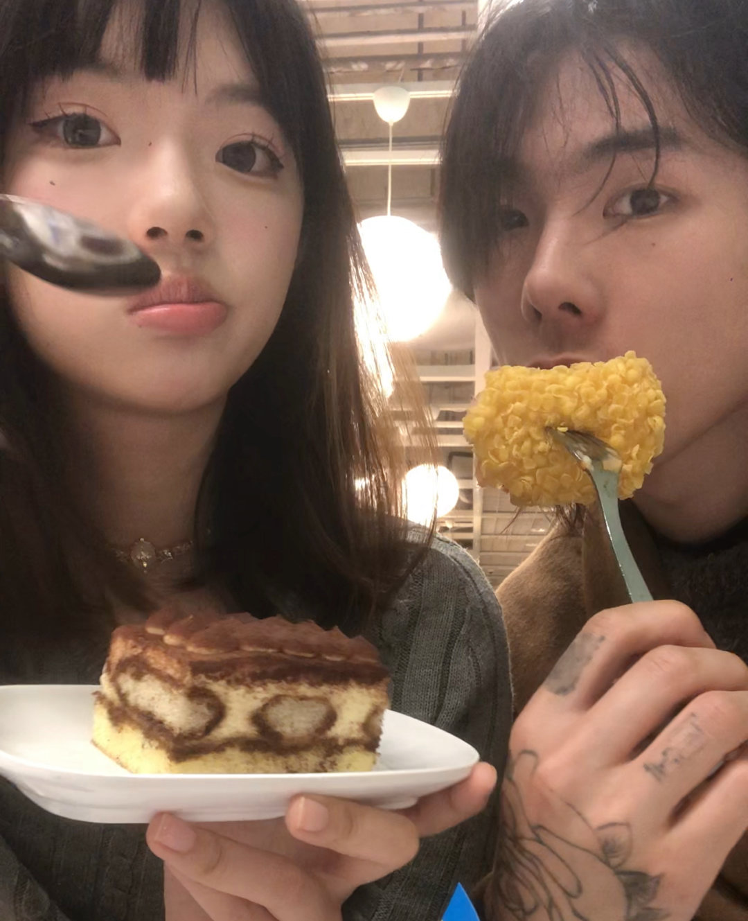 和男友吃饭这样拍！（最后一张实况是在骂他挡镜头哈哈哈哈 ​​​