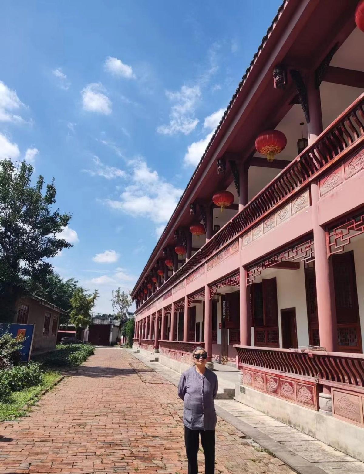 人老了，才明白一句话：家有一老，如有一宝。
别总以为爸妈唠叨，那都是他们对你最深