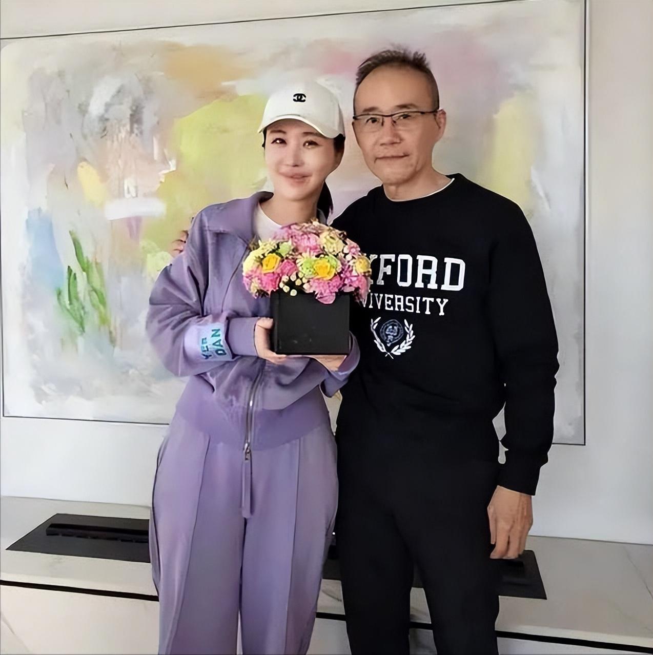 别看王石和田朴珺天天被网友笑话，这俩人的算盘精得很。

2026 年 4 月 1