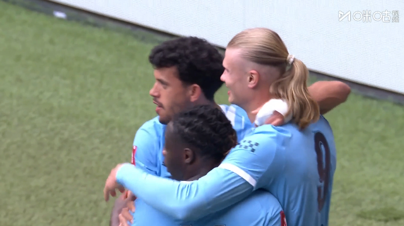 #哈兰德梅开二度#补时阶段哈兰德头球再次破门，曼城2比0领先利物浦！#曼城2比0