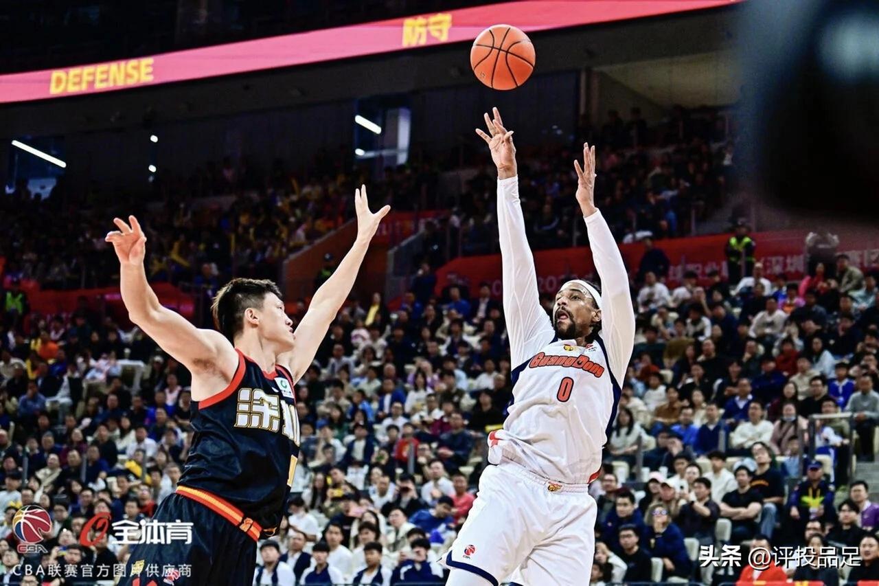 广东宏远昨晚4分险胜深圳男篮，三个没想到！
1.没想到，本赛季高开低走，被认定已
