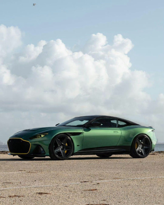 Aston Martin DBS Superleggera拥有533kW/900