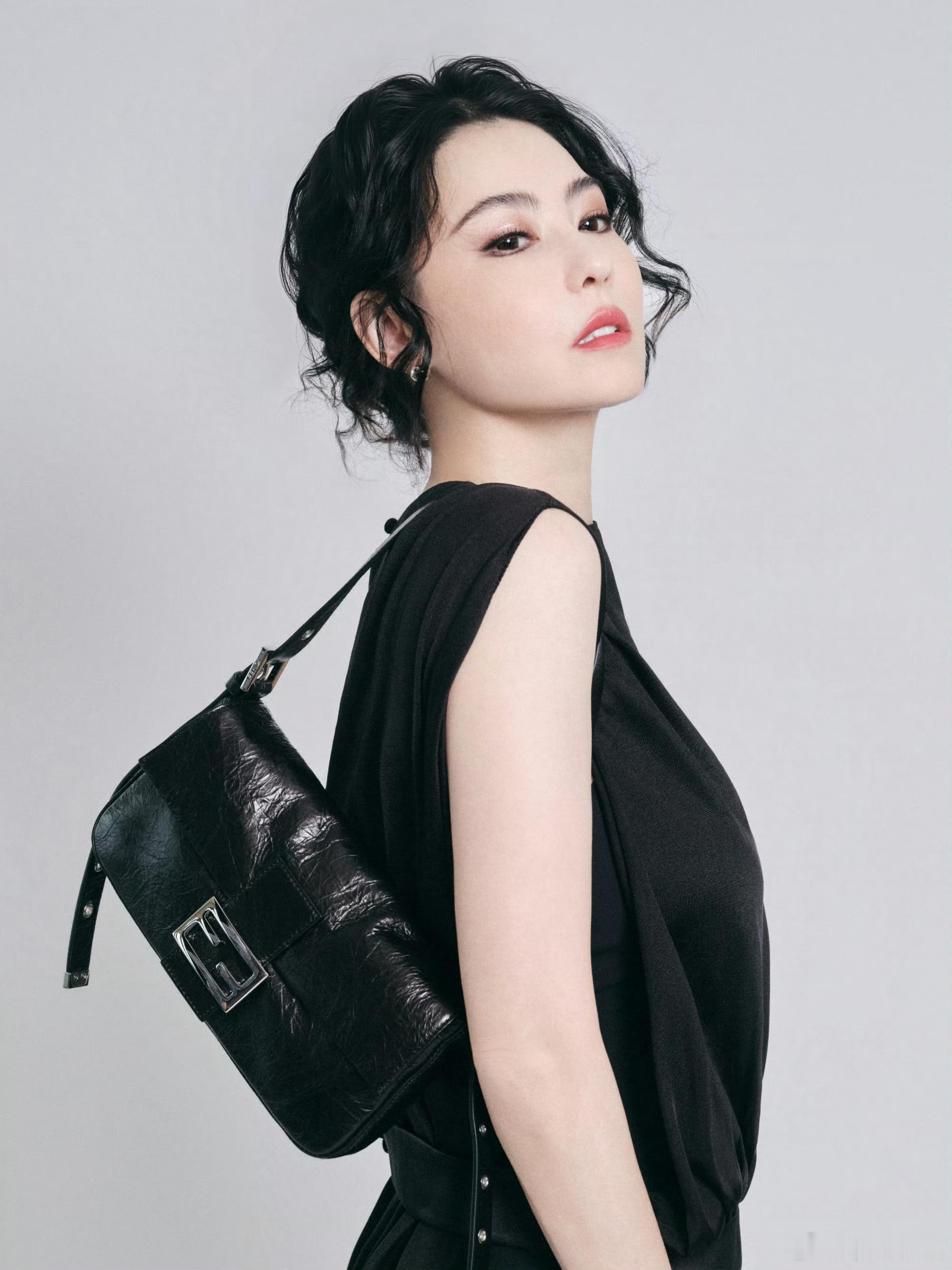 杨紫、孟子义、唐嫣、张柏芝、郭晓婷、张雪迎、毛晓彤、邢菲、胡连馨同款FENDI手