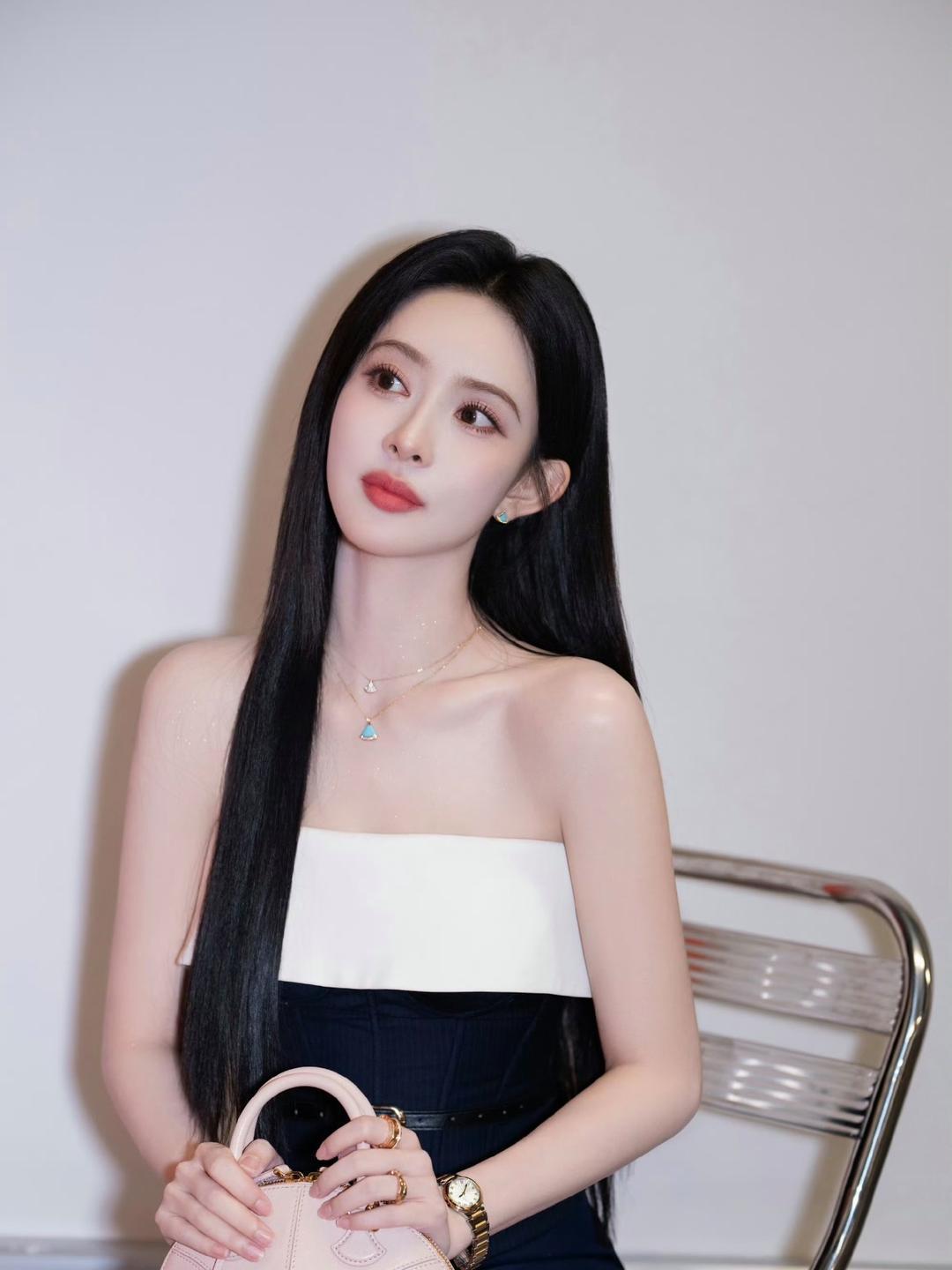 1. 孟子义和丁禹兮确实接了现代偶像剧《无尽夏》，两人已经签了意向合约。2. 优