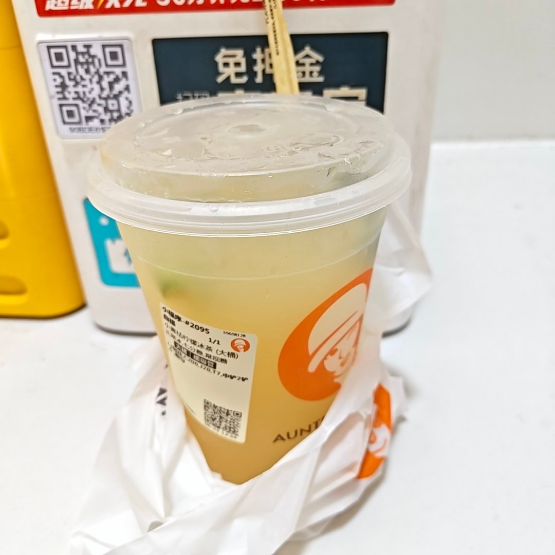 沪上阿姨品牌全球代言人田曦薇 又喝一杯 