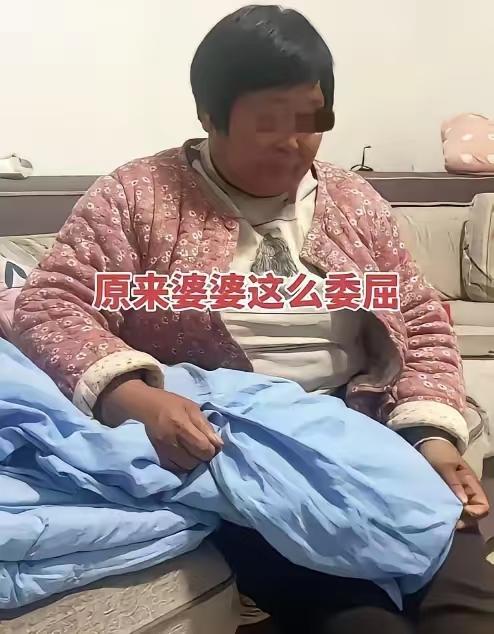 “看哭了！”河南一儿媳，发工资后立马给了婆婆1000块钱，谁知，婆婆却突然红了眼