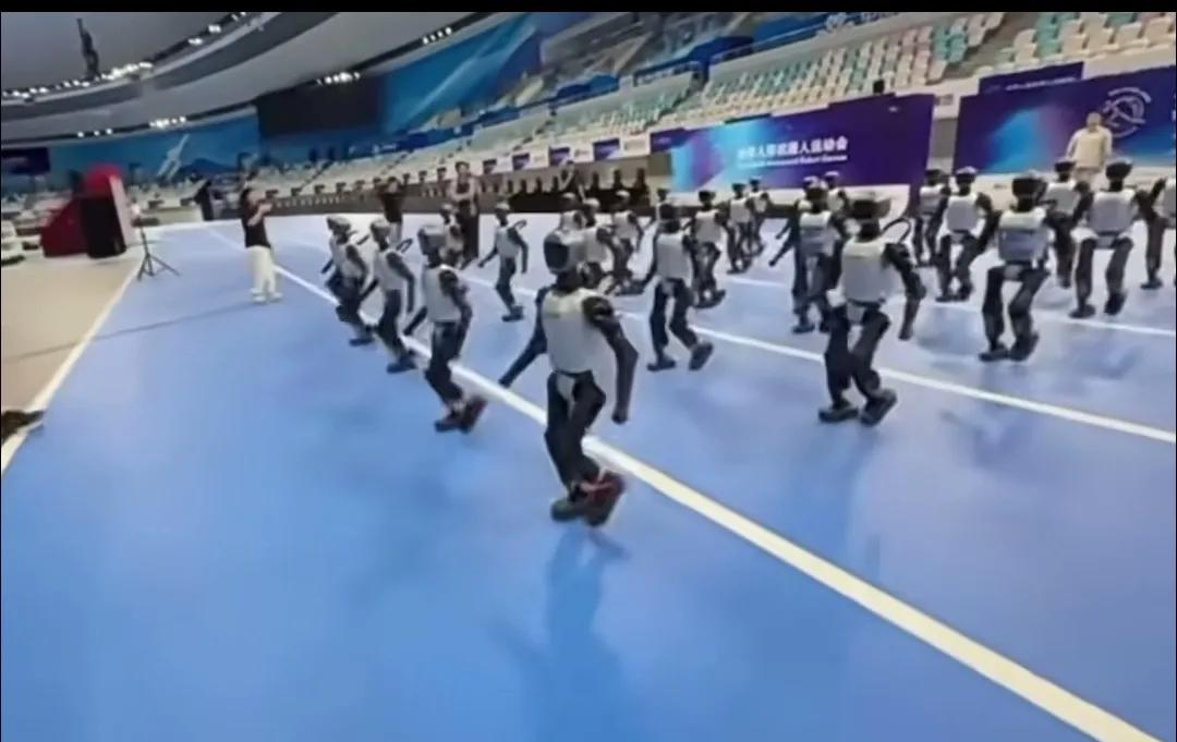 宝子们，2025世界人形机器人运动会正在北京火热进行中呢！简直酷到没朋友！
 
