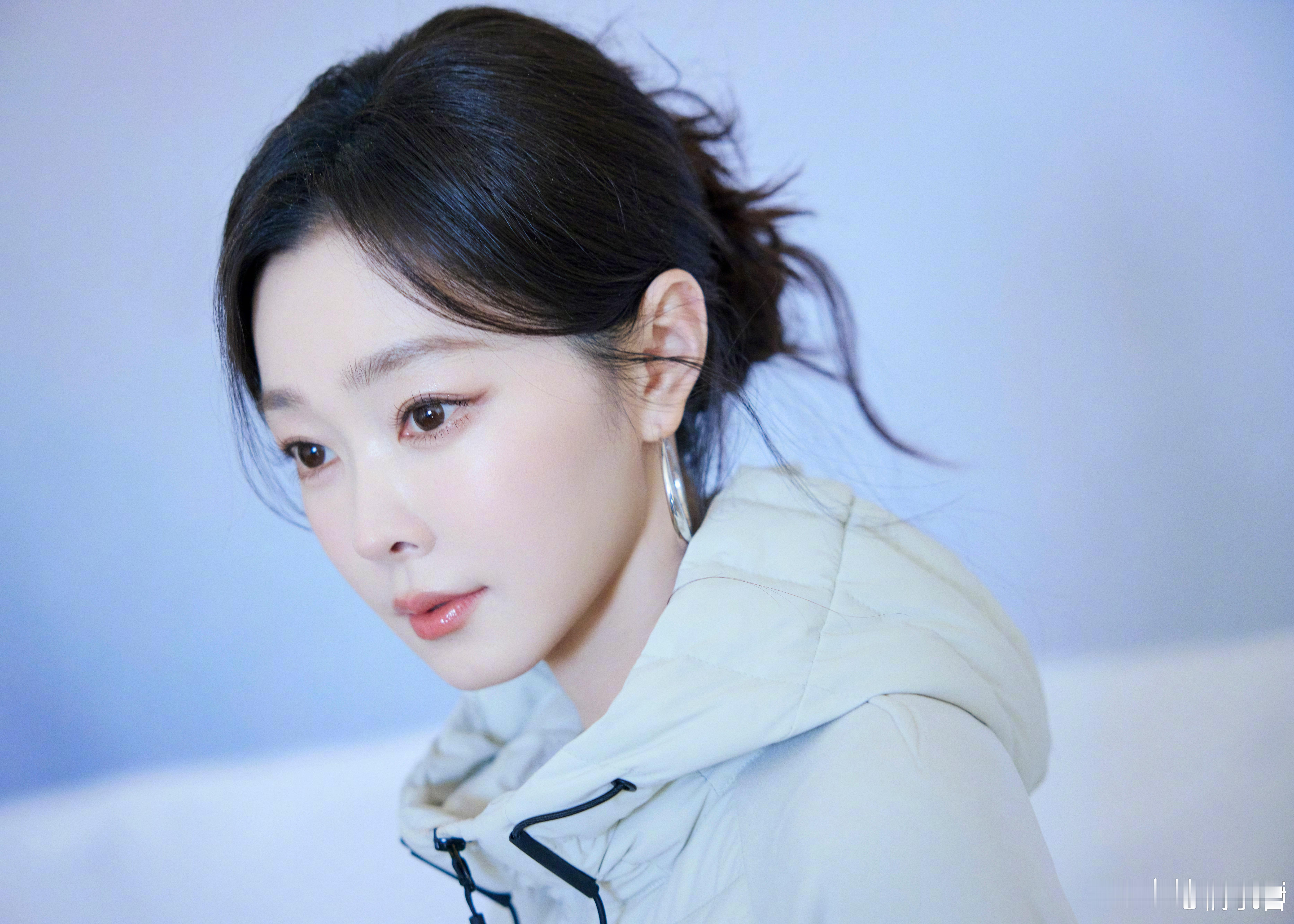 宋轶怎么美成这样了之前谁给宋轶做的局[疑问]，这不生图精修图都美美的，铁子状态又