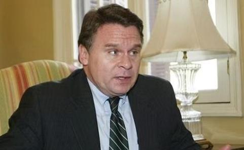 美国议员、有反华劳模之称的克里斯·史密斯对媒体说：“历史上日本与中国斗，从不吃亏