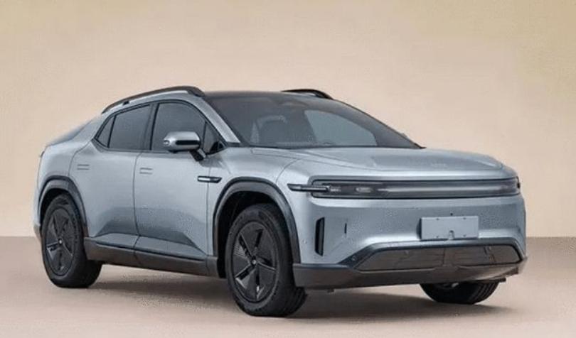 据悉，长安启源E07将在4月25日北京车展亮相，并同步开启盲定。外观方面，整体来