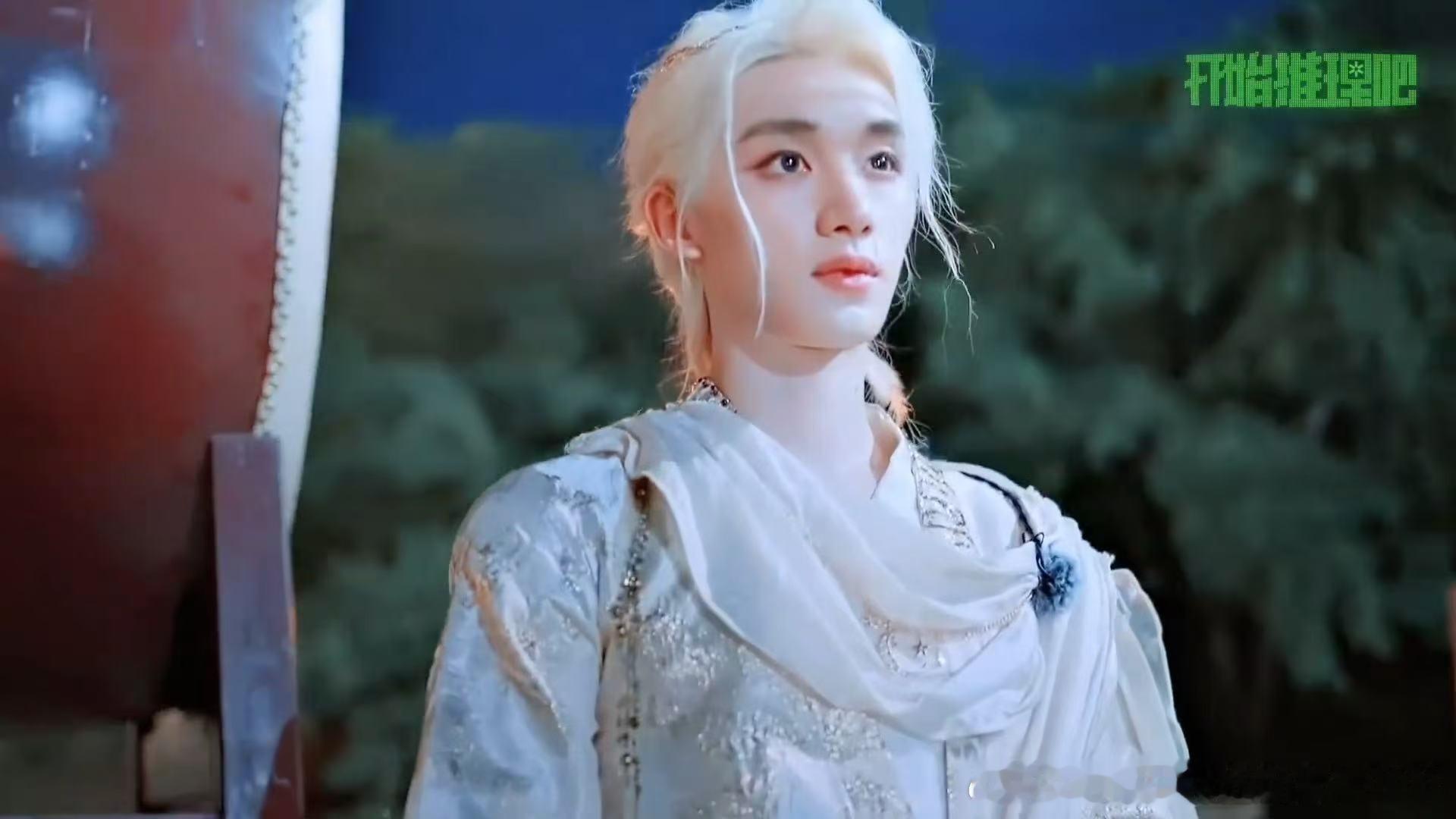 丁程鑫开推神级镜头丁程鑫单手敲鼓开始推理吧 动静结合的镜头表现，是否比单一静态画