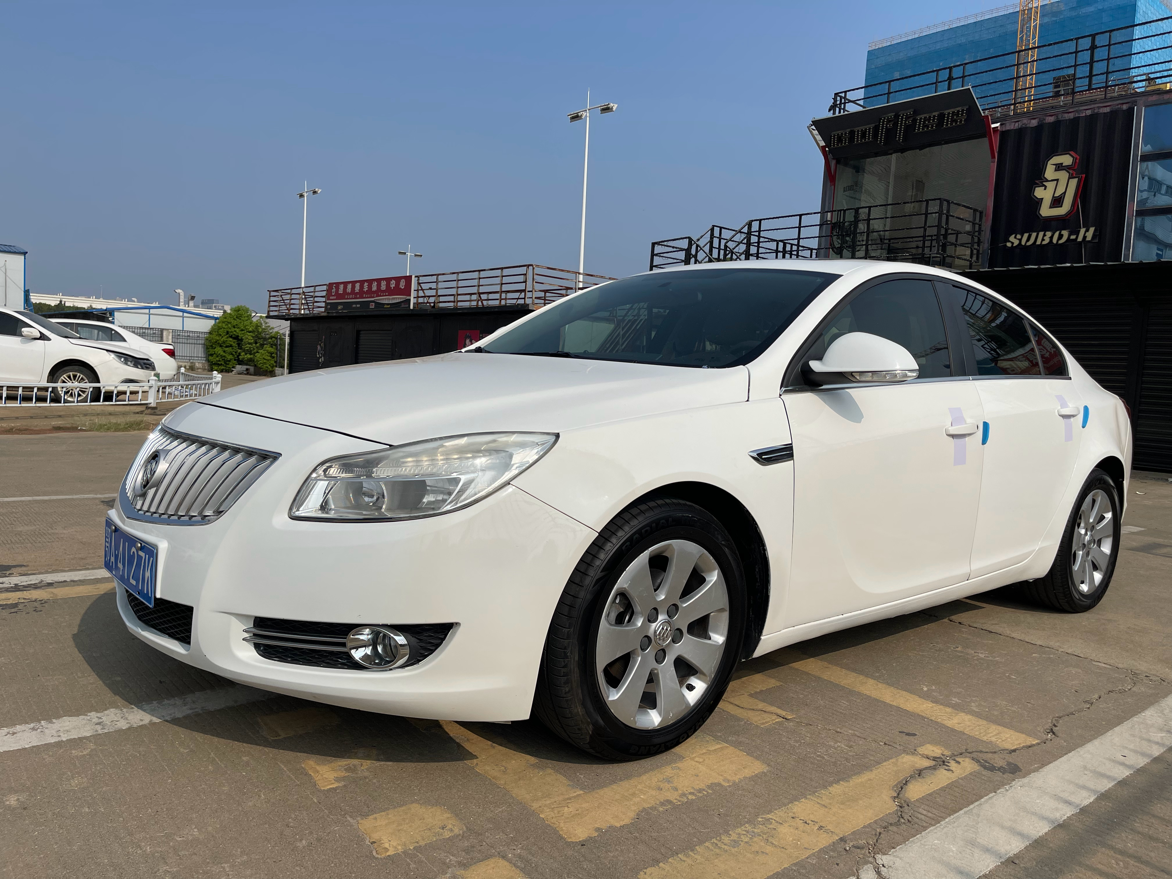 最近想把图片拍得好看一点就选择了上午九点多光线明媚但不强烈 2011年上牌 14